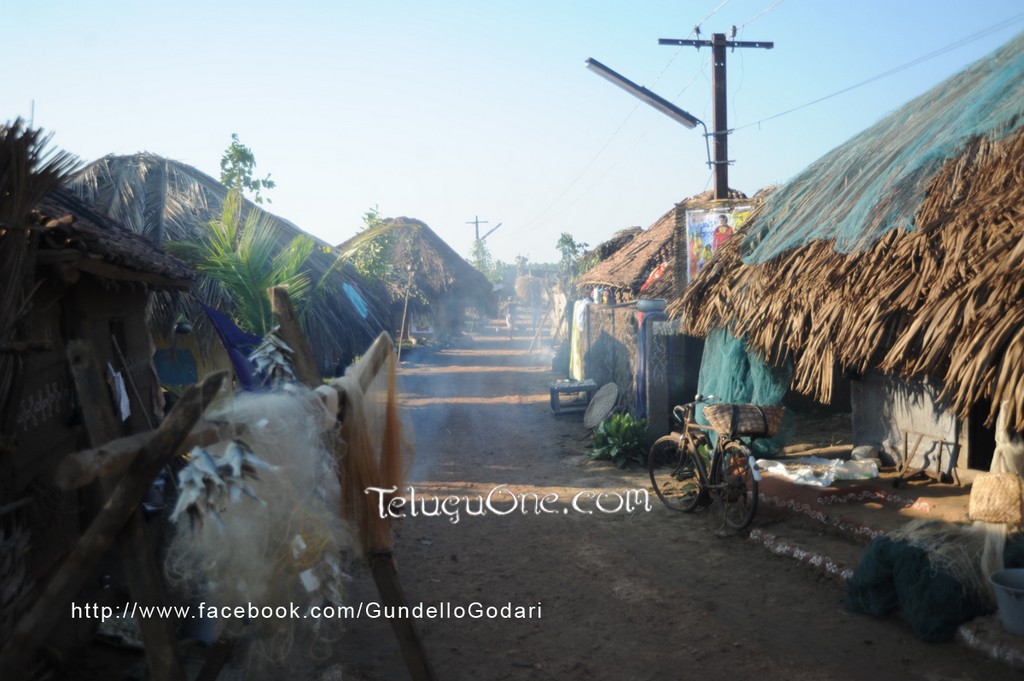 Gundello Godari Movie Set Designs
